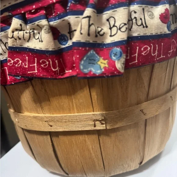 Vintage Sewing Bushel Basket Split Lid Floral Patriotic Theme - Picture 12 of 16